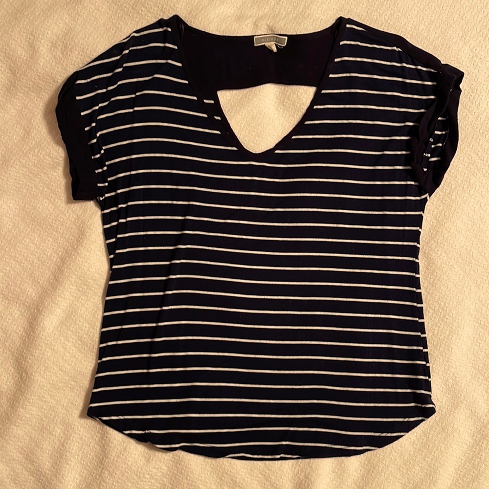 Top with keyhole back